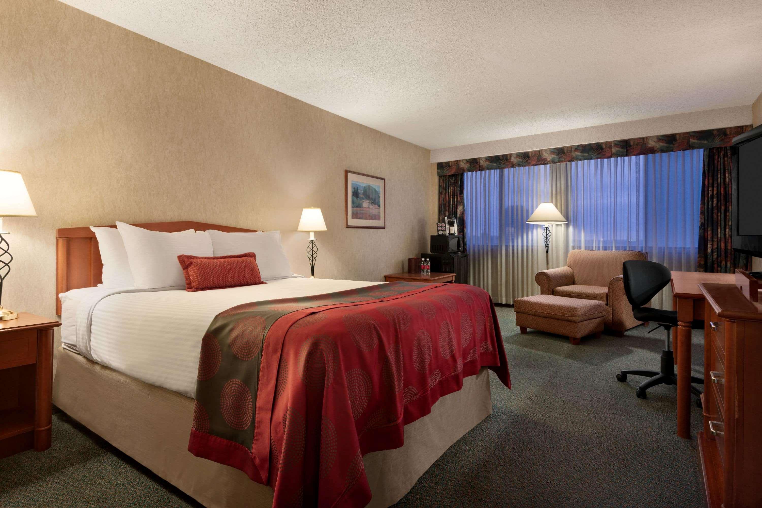 Ramada Plaza By Wyndham Regina Downtown Hotell Exteriör bild