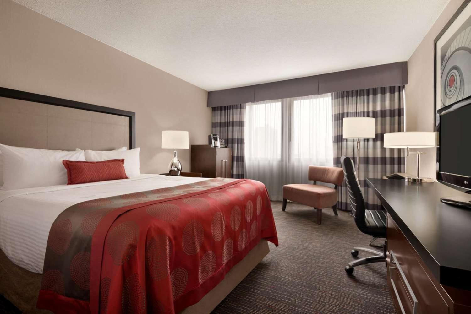 Ramada Plaza By Wyndham Regina Downtown Hotell Exteriör bild